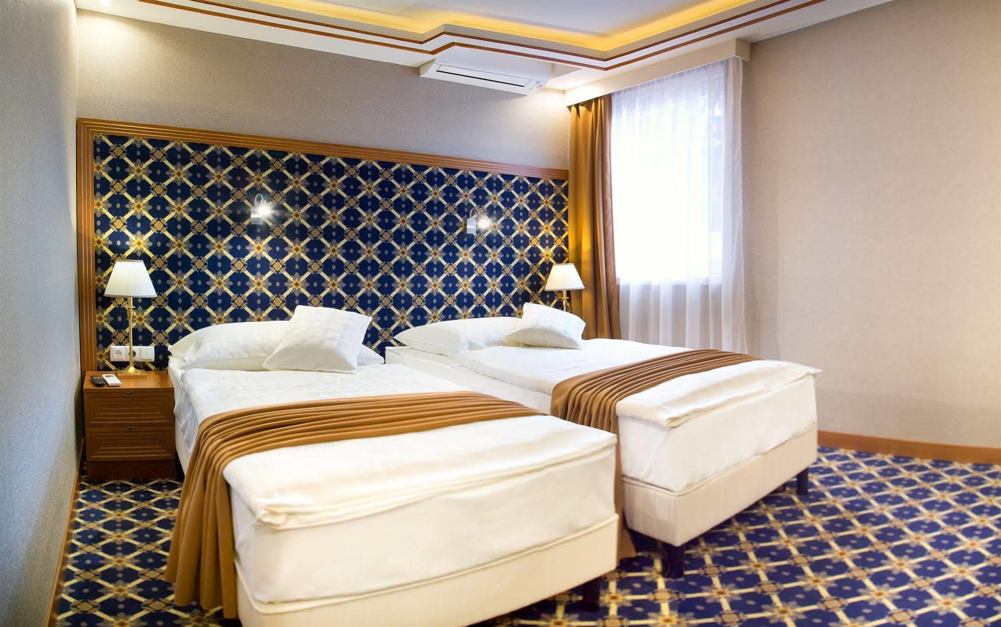 Hotel Central Nyíregyháza Dış mekan fotoğraf
