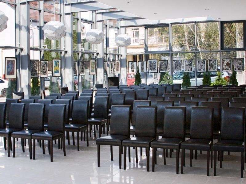 Hotel Central Nyíregyháza Konforlar fotoğraf